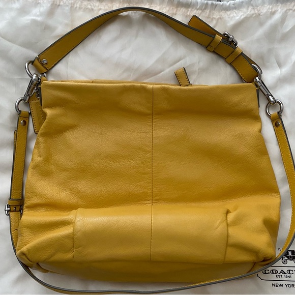 Authentic Coach leather handbag. Shoulder and crossbody strap. Incredibly soft. - Picture 5 of 8
